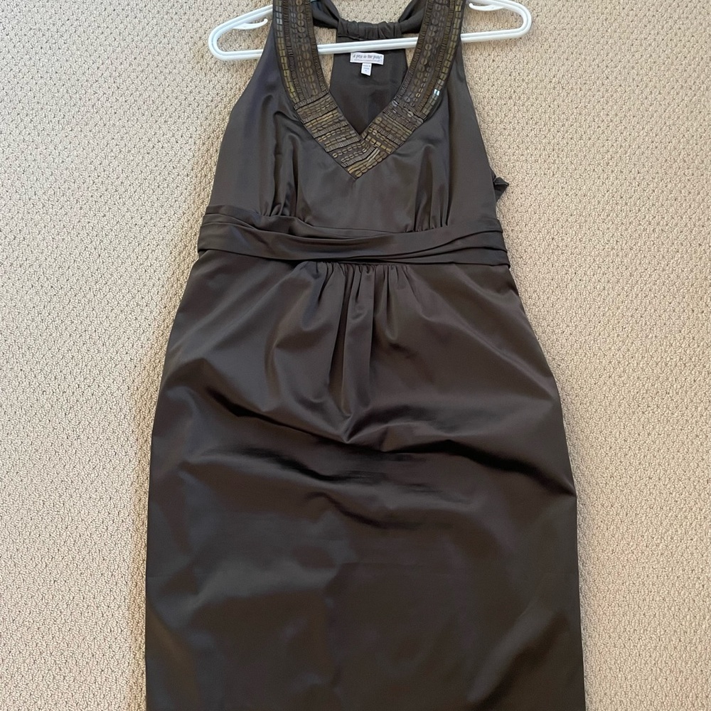 A Pea In The Pod Maternity Dress (Size large)